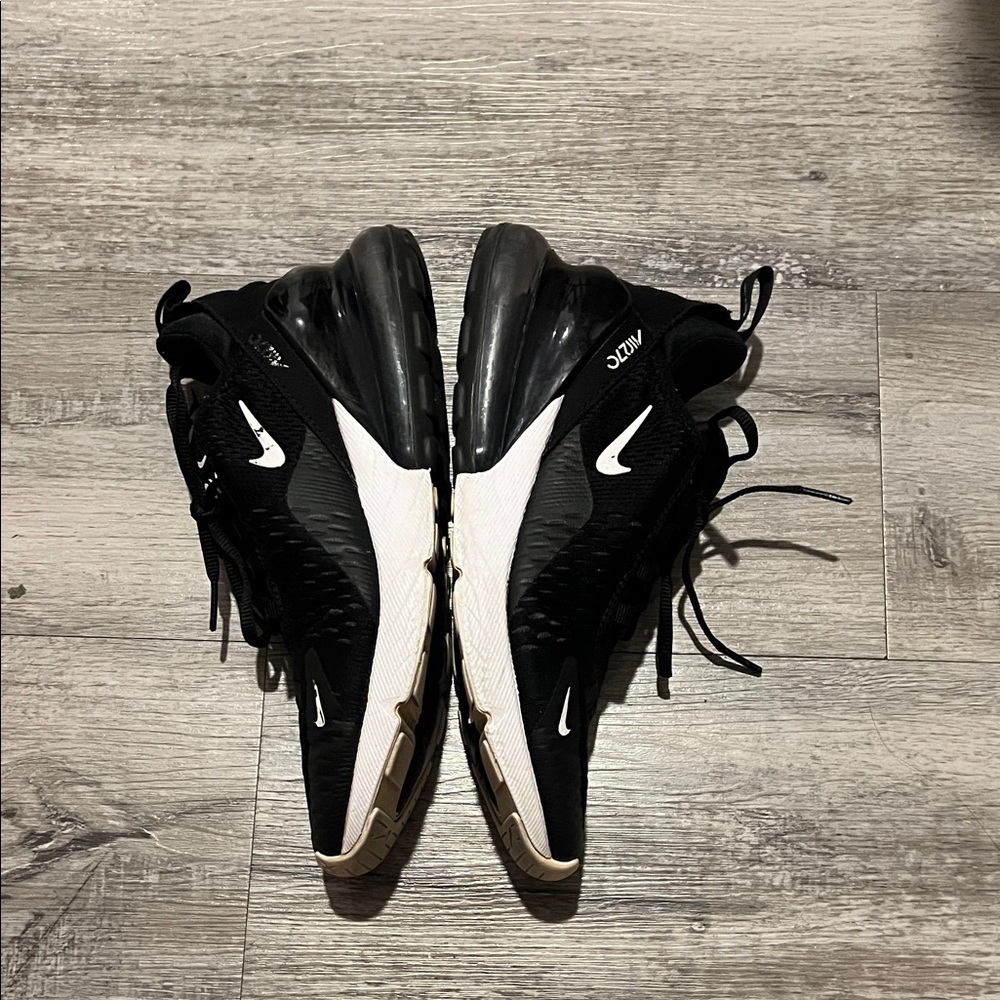 Nike Women's Black and White Air Max 270 Sneakers